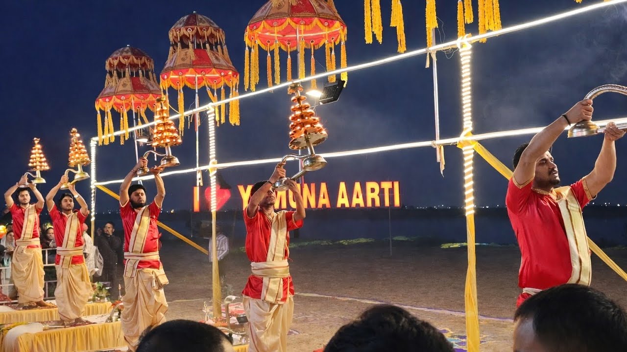 Agra Mein Pehli Baar Yamuna Aarti 😍🔥 || 10/30 Day Challenge || VishalLokX Vlog