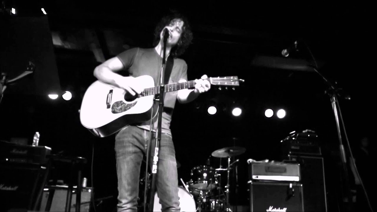 Chris Cornell performs Metallica and U2 