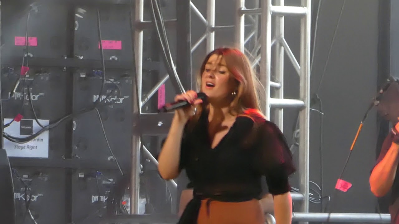 Léon  - Tired of Talking (Coachella Festival, Indio CA 4/13/18)
