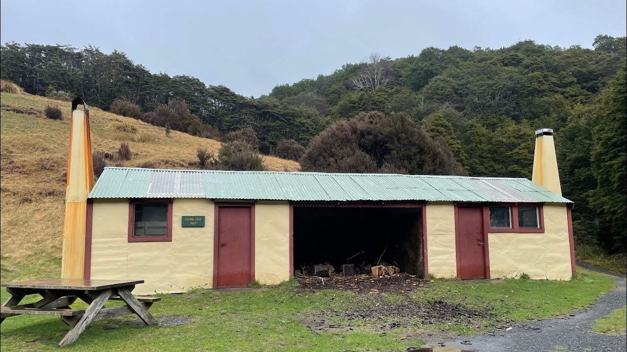 Hut Review. Flora hut