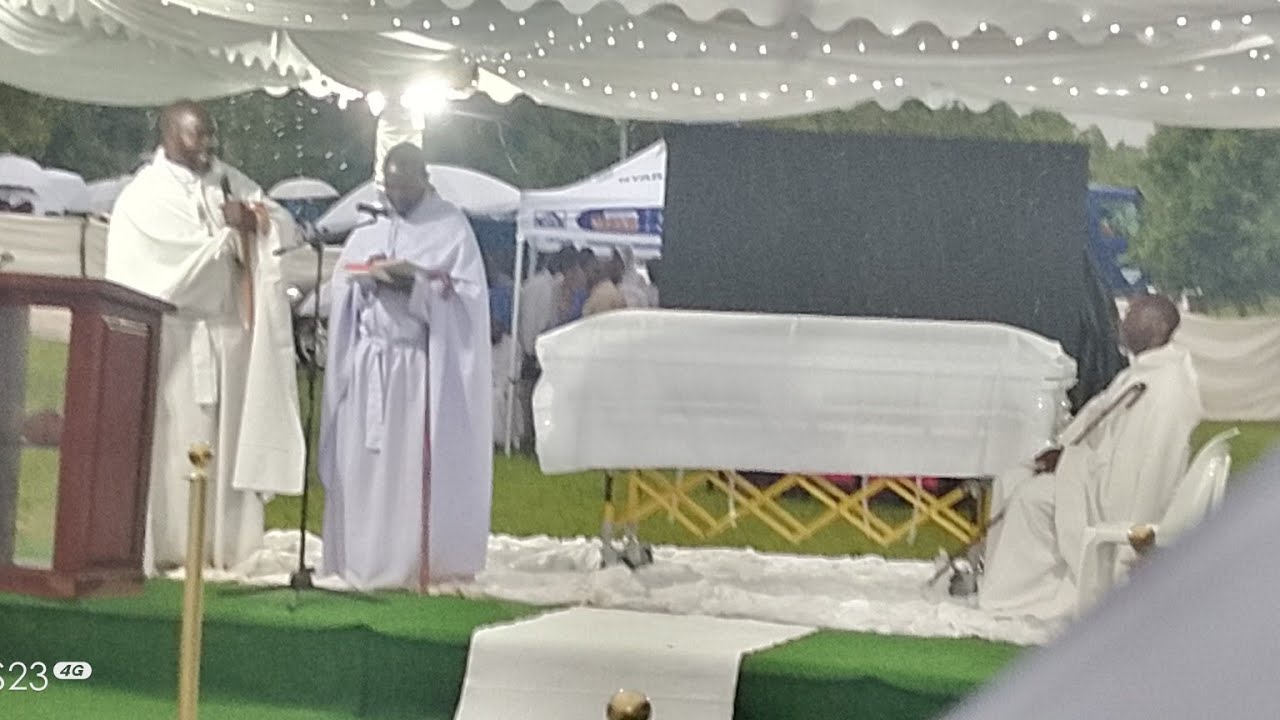 Paul Mwazha funeral. Ev Mandega yera mambo