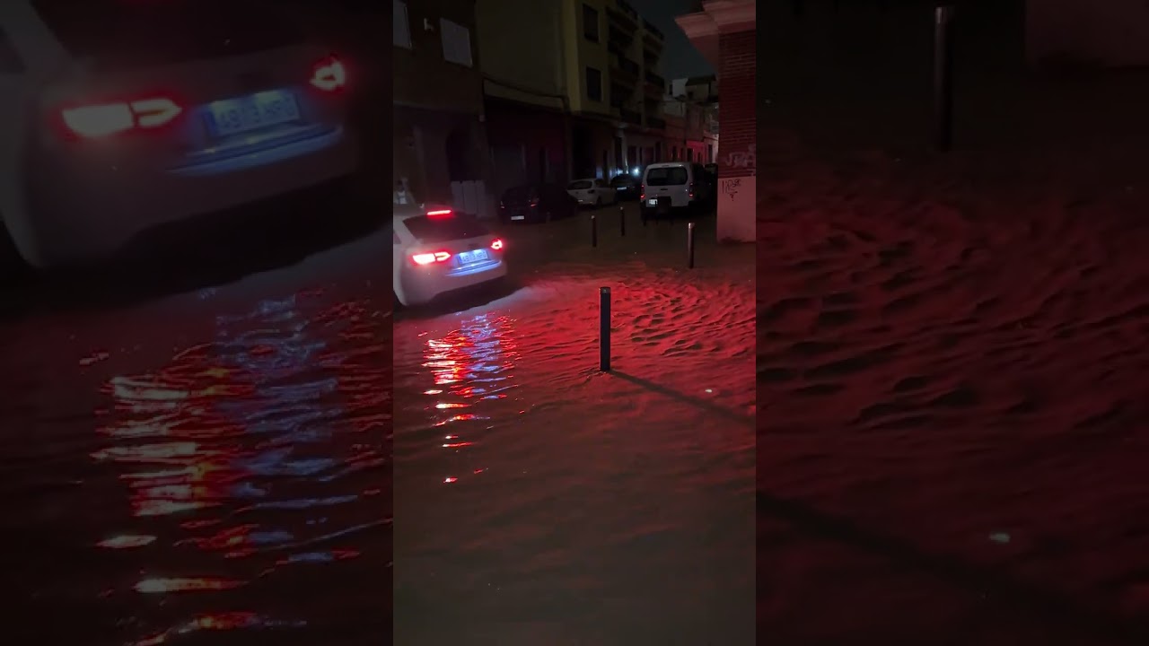 As&iacute; comenzaba llegar el agua al pueblo de Benet&uacute;sser valencia (DANA) (GOTA FRIA)
