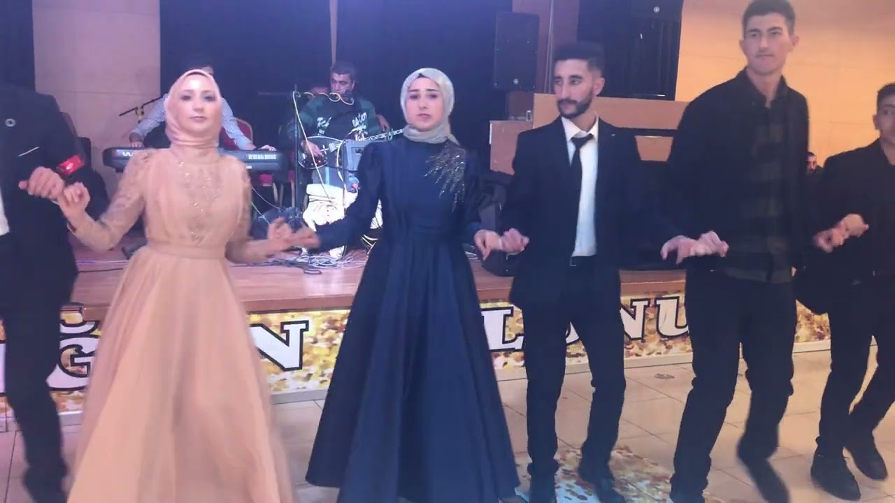 Böyle şenlikli düğün görmediniz 