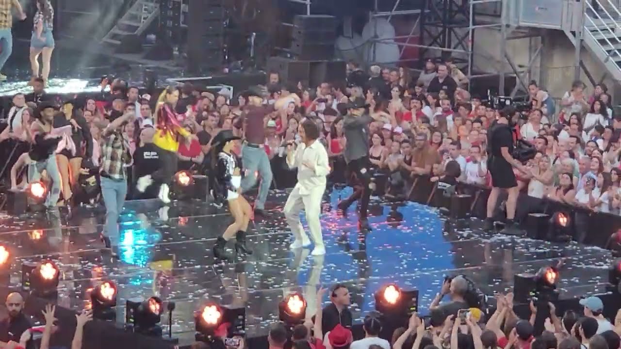 la chanson de l' année 17 juin 2023 la petite culotte ( arène de Nîmes)