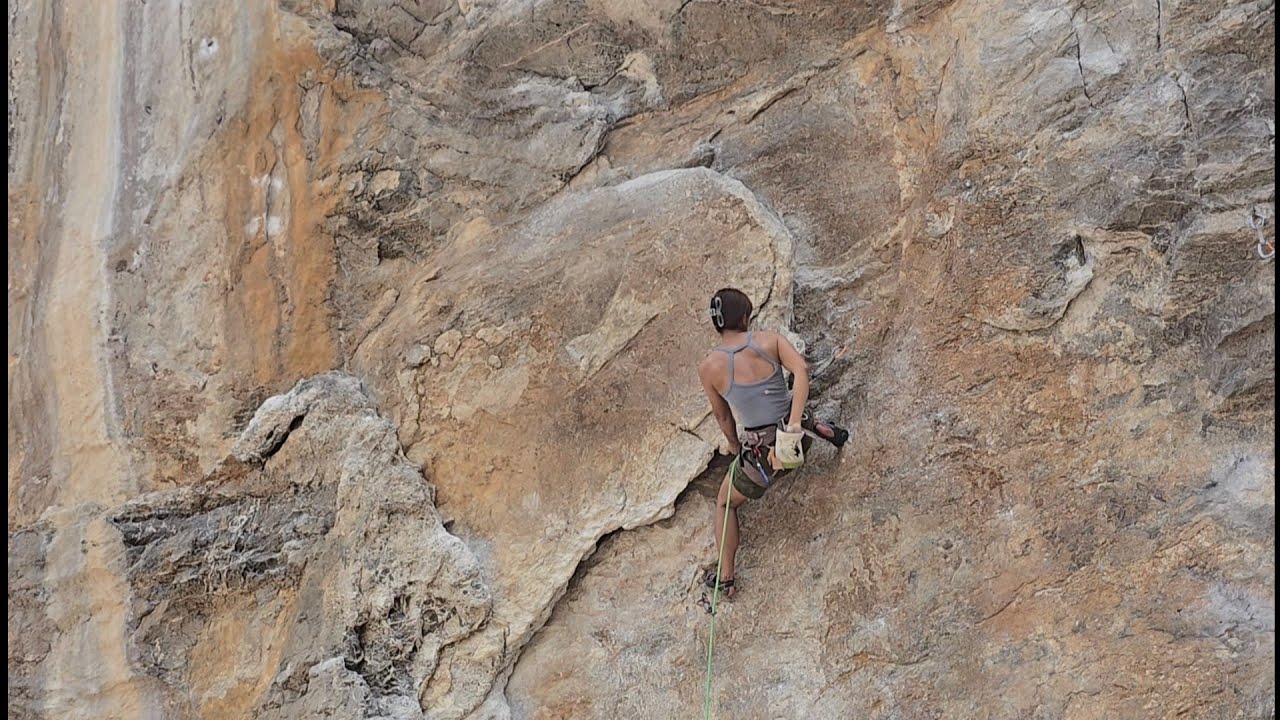 태국 끄라비 Lion King 6c+/5.11c - Dum's Kitchen wall