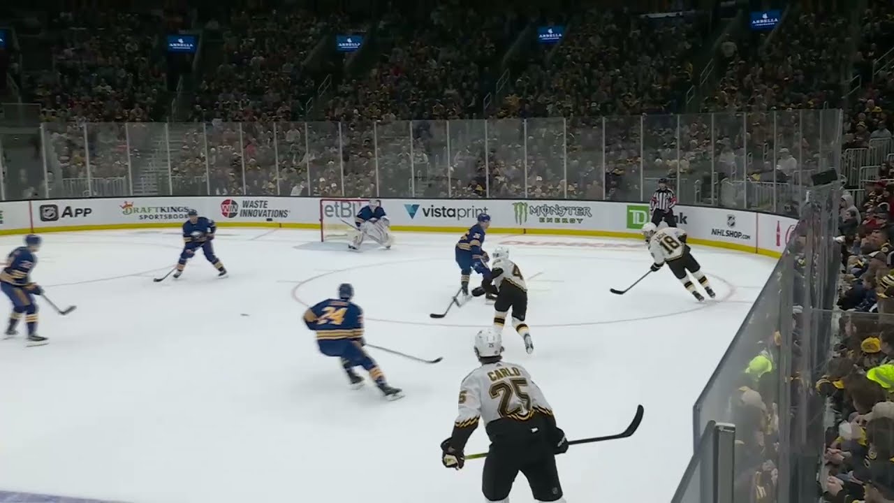 Krejci feeds Pastrnak for one timer against Sabres (12/31/22)