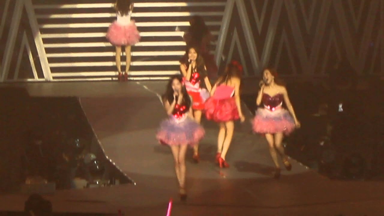 [Fancam] 131110 SNSD 'Kissing You+Way To Go' - GG World Tour in Hong Kong by tanggu