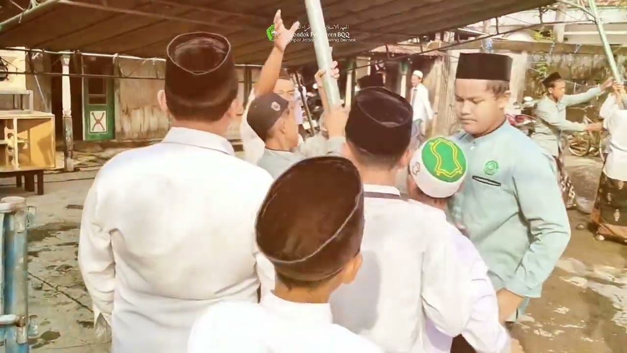 Gotong Royong Santri BQQ 