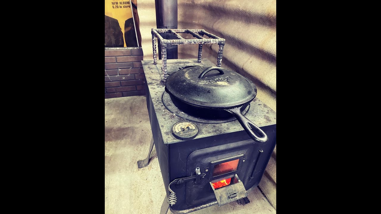 #1【週末小屋暮らし】セルフビルドした小屋で薪ストーブ焚いて競馬見ながらホルモンやまきごっこしながら呑み会した1日