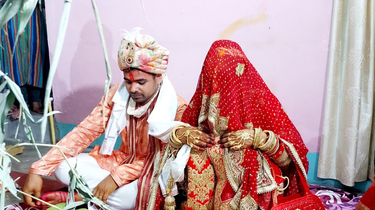 Dulhan ghar aai || Bhabhi ki muh dikhai || Dwar chekne par hame kya mila bhai se