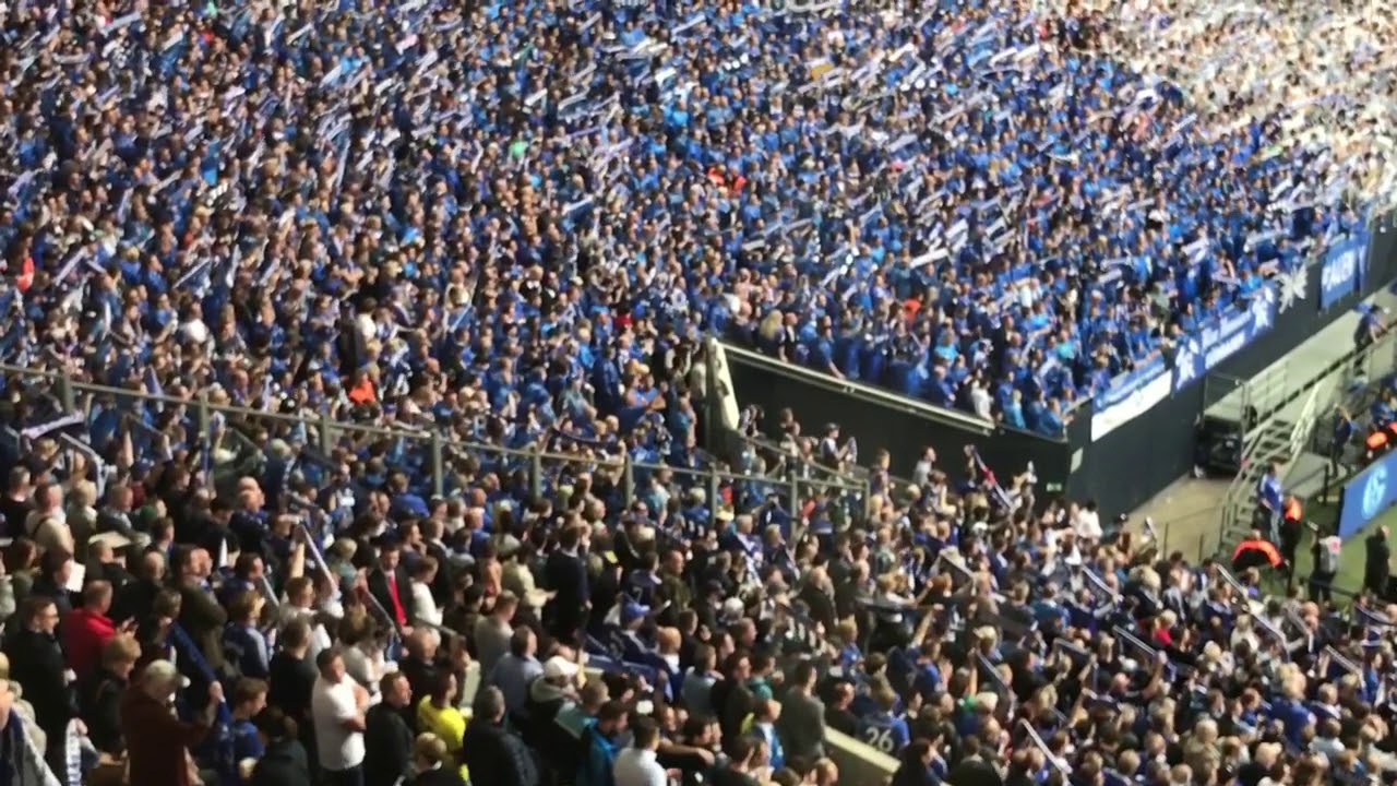 Revierderby 2018: Schalke 04 - Borussia Dortmund — Das ganze Intro der Nordkurve