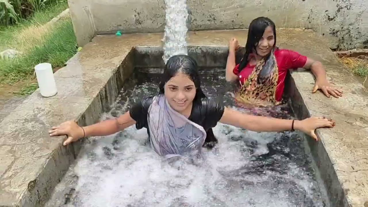 बहुत दिनों के बाद आज ट्यूबवेल पर आ गए नहाने