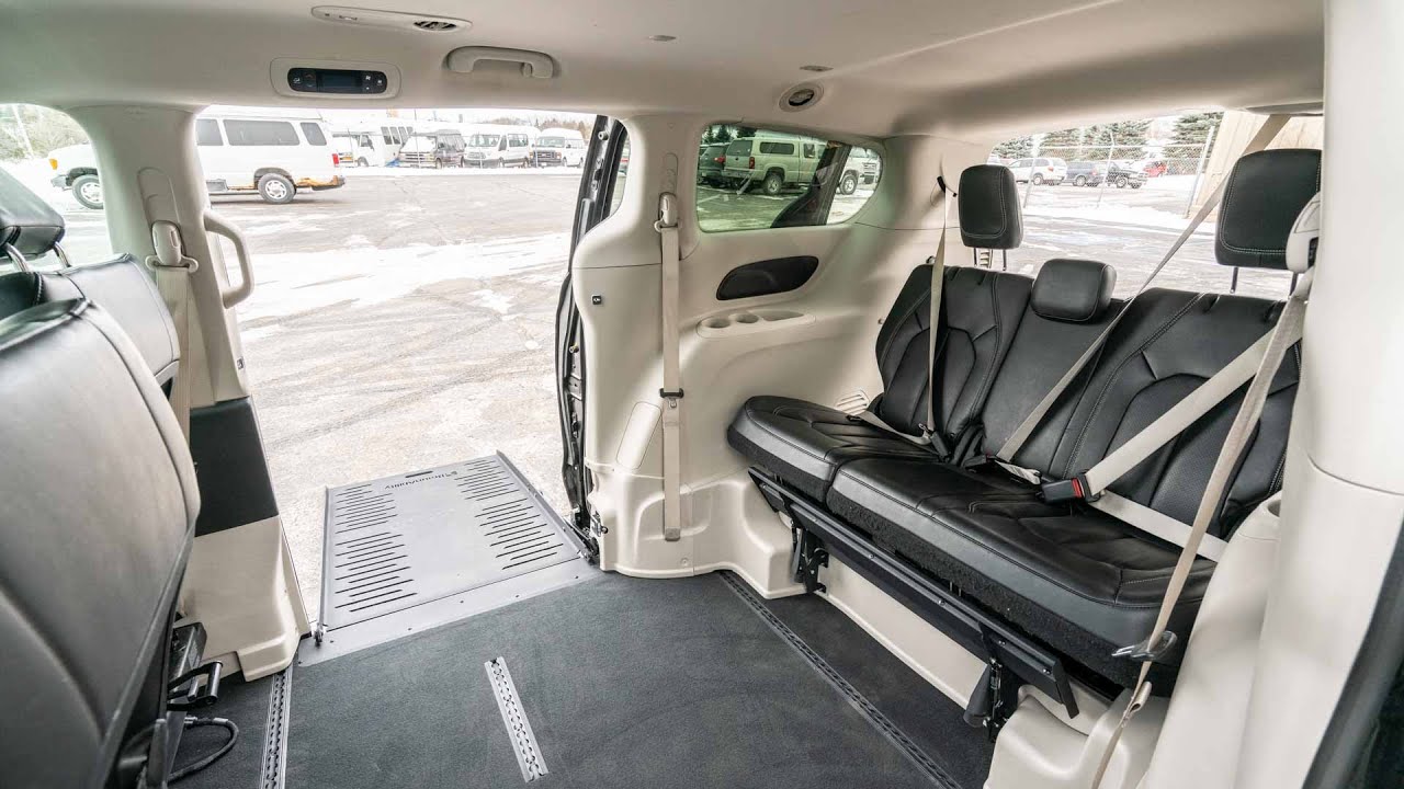 Wheelchair Van 360 / VR / Virtual Reality of 2020 Chrysler Voyager LXI Entervan Side Ramp - LR148241