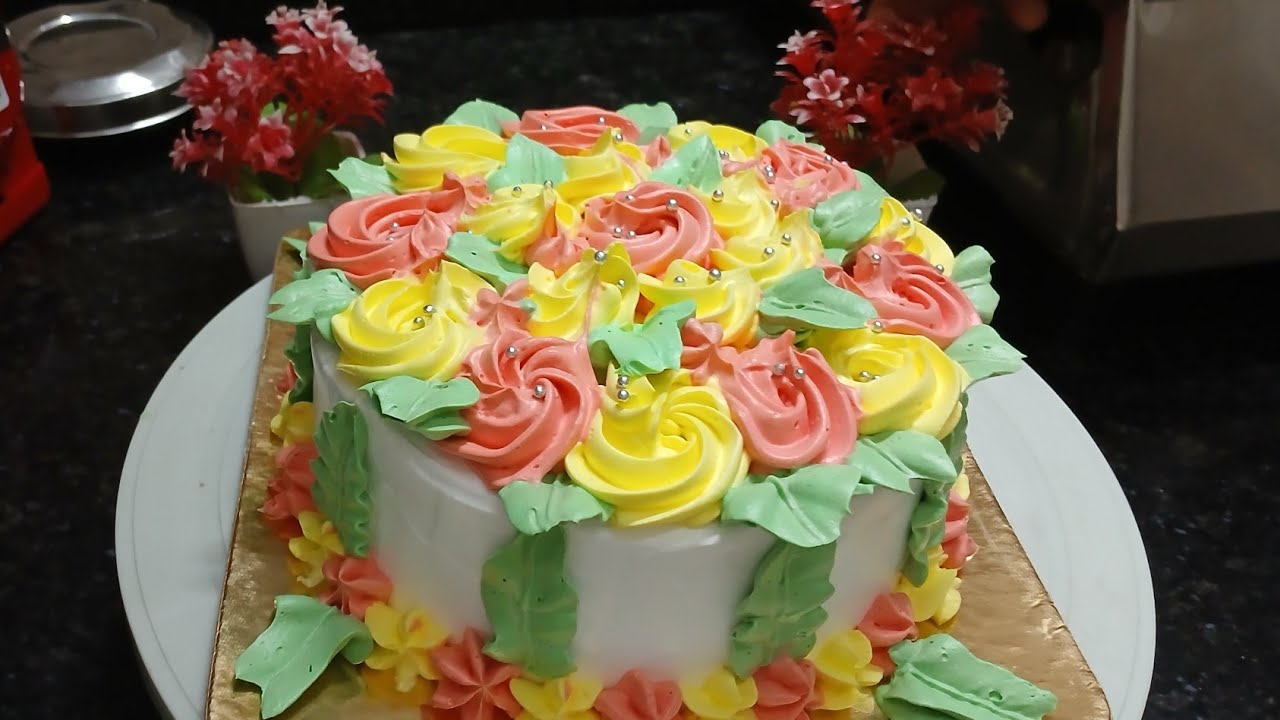 Tasty pineapple cake with beautiful design 😍 😋  