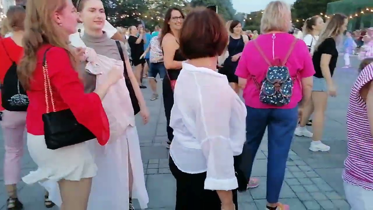 Wrocław, Plac Wolności, Wrocławska Potańcówka, Wroclove knees-up VID 20240803 204617