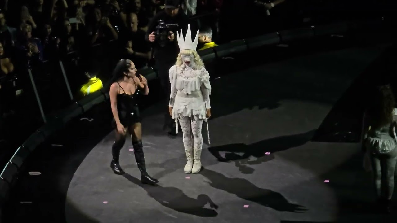 Lady Gaga - Garden of Eden / Poker Face Live Mayhem Ball (Miami)