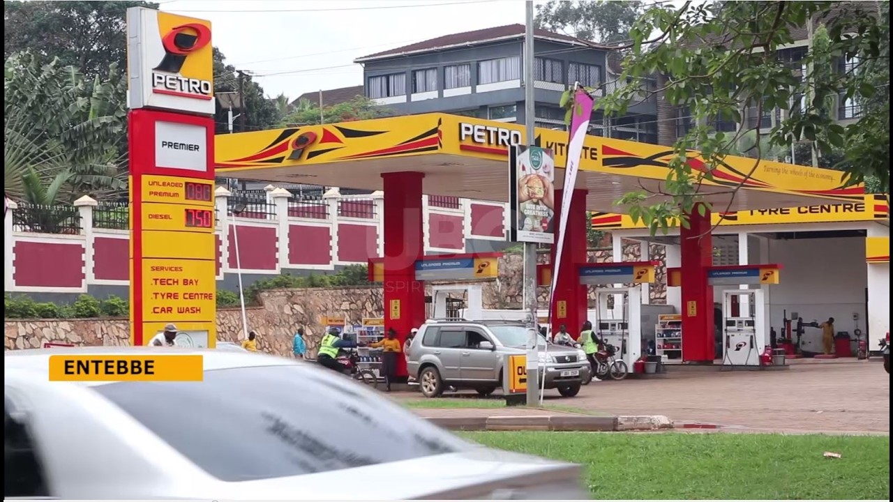 Embeera y’mafuuta mu Uganda - Gavumenti erabudde kampuni ezitundu amafuta ku obutalinyiisa bbeyi .