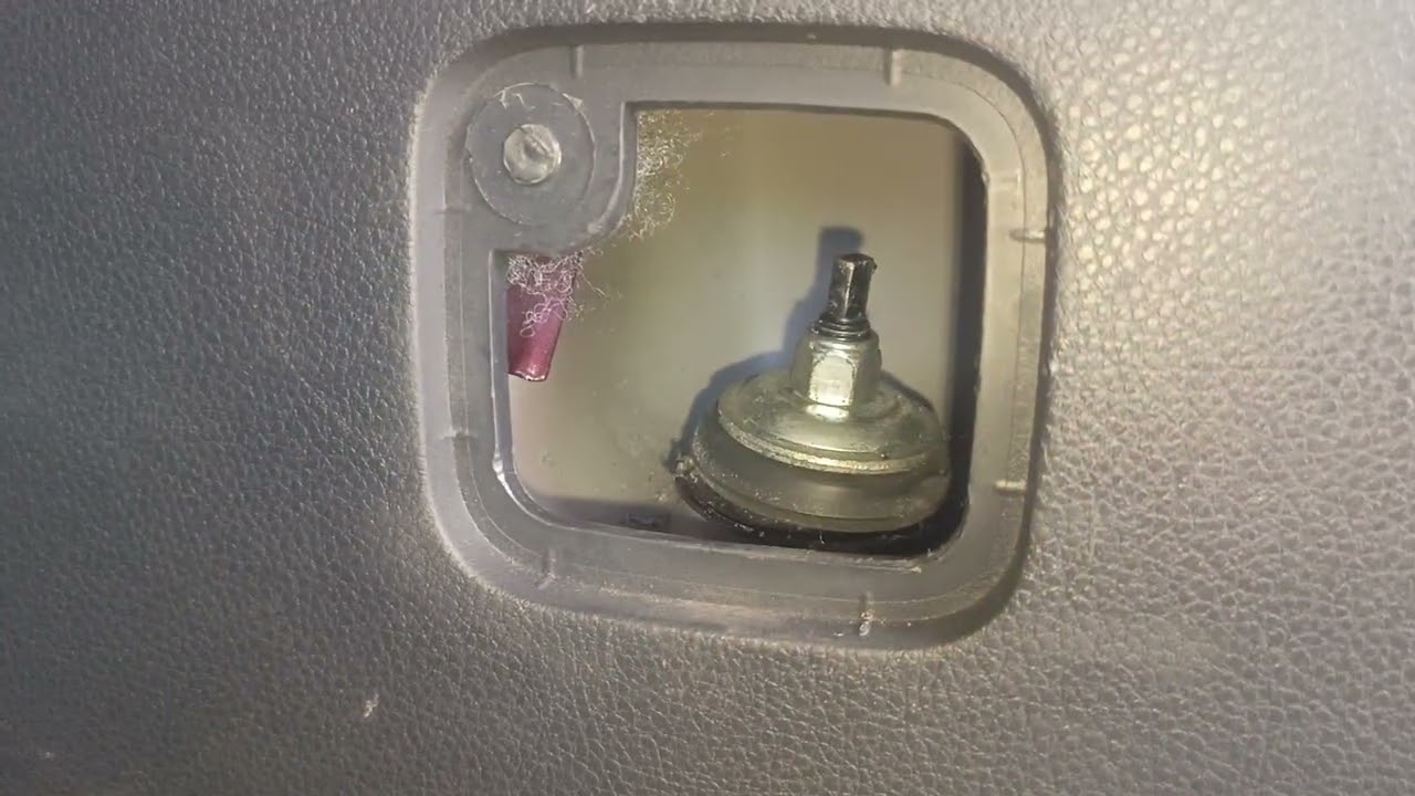 Cara ganti shockbreaker belakang nissan grand livina
