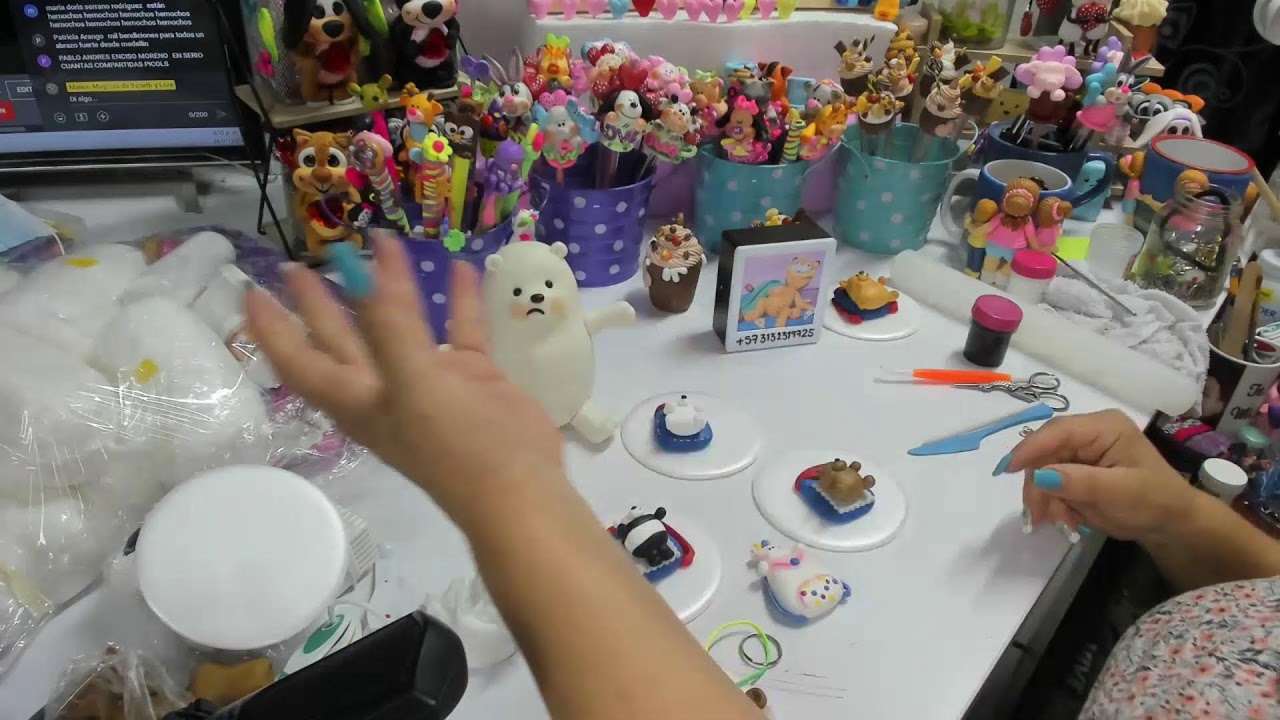 Llaveros Maletas Niños en Porcelana Fria o Porcelanicron / Live