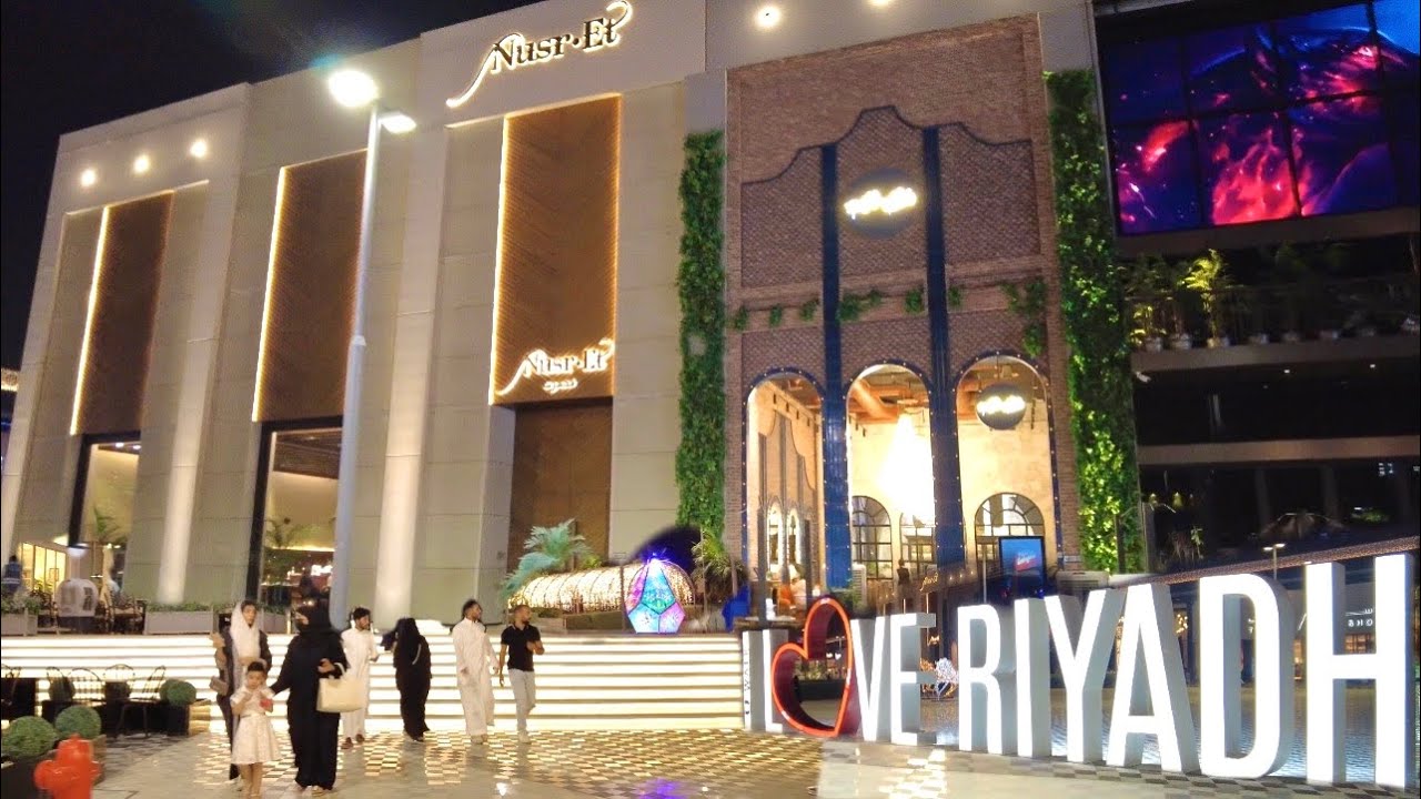 Night Life in Riyadh, Saudi Arabia | Riyadh's Expensive Food Street - 4K