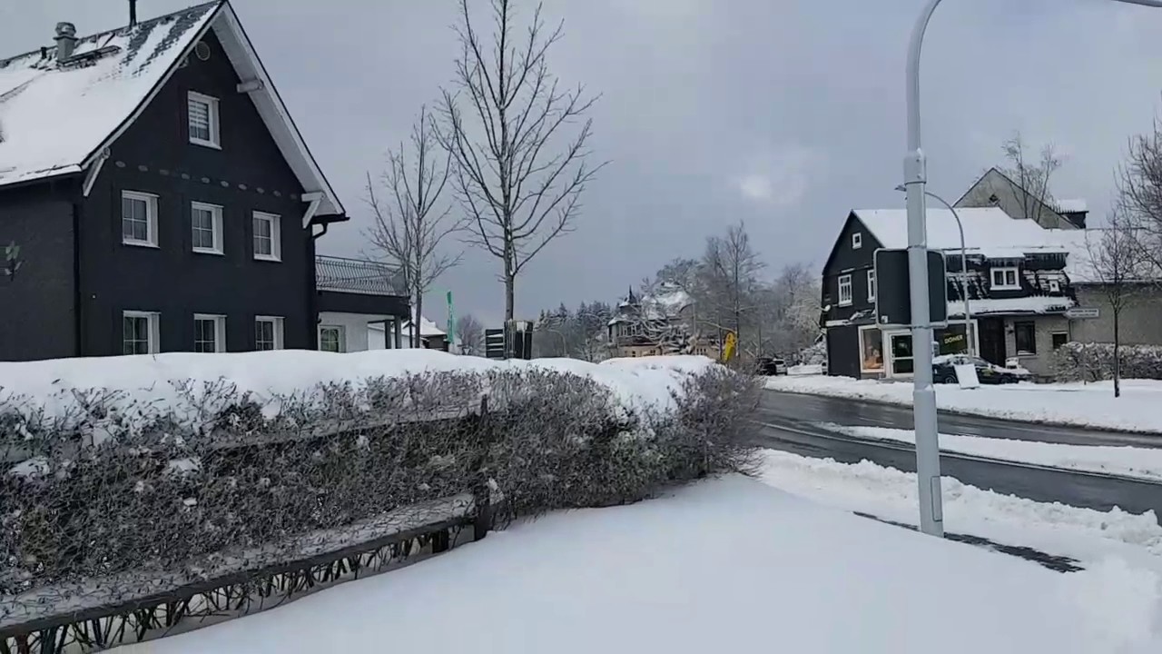 In Neuhaus am Rennweg, mit viel Schnee, mit Kommentar 19.04.2017