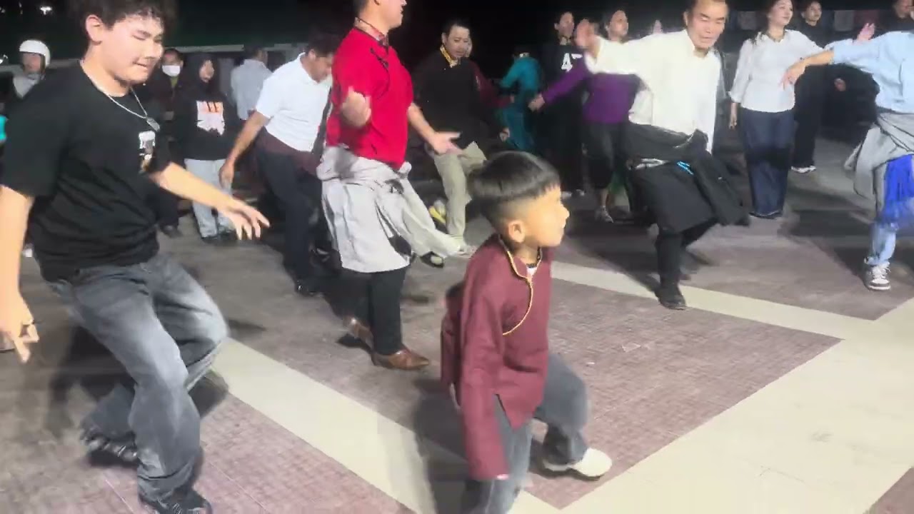 ལྷ་དཀར་སུ་།