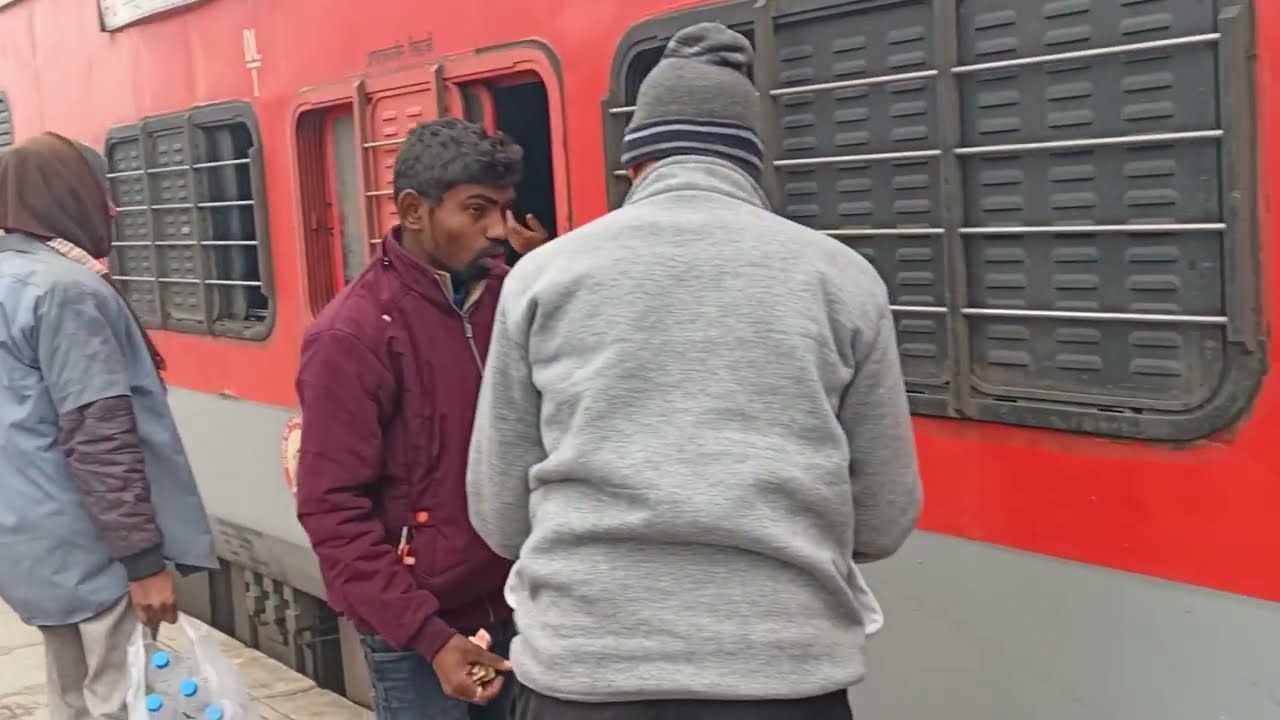 Journey From Lucknow To Jaunpur Jn Via JOP JNU Chord Line 22540 Anand Vihar Mau Superfast Express