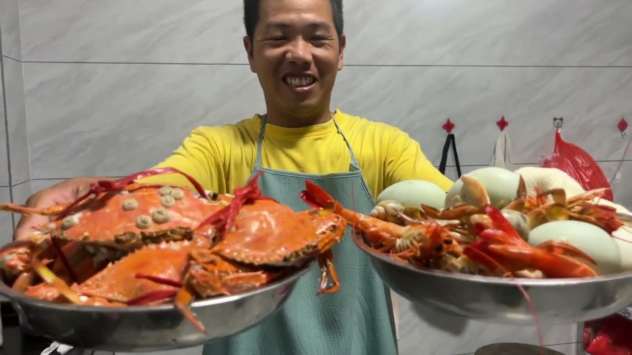 小池在新房子做海鲜大餐，全部一锅蒸，孩子们和妈妈都吃得开心