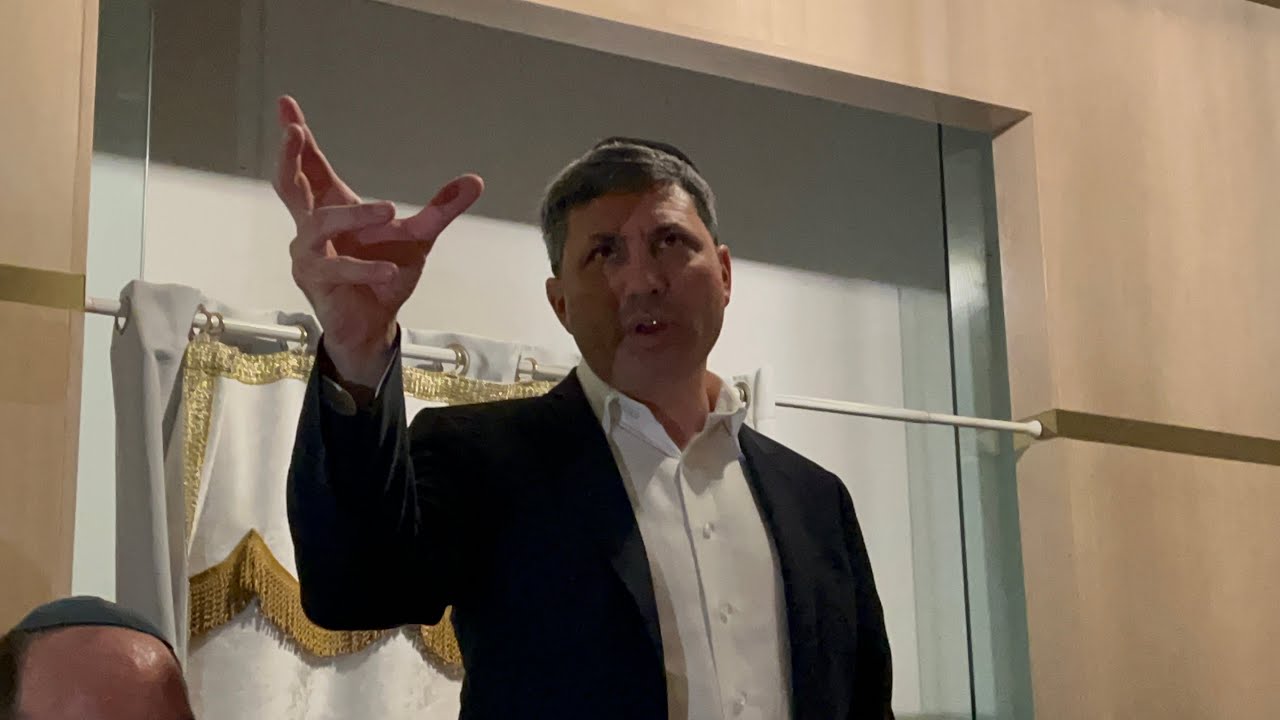 Rabbi Eli Stefansky @ MISHMAR LA: A flick of the finger!