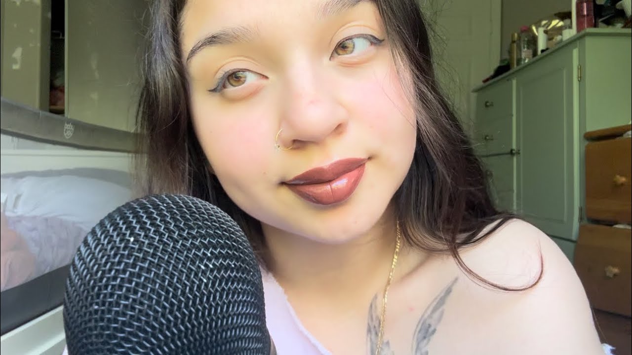 ASMR Upclose KISSES 💋 Affirmations 💗 Mouth Sounds & Carresing You hand movements 🥰