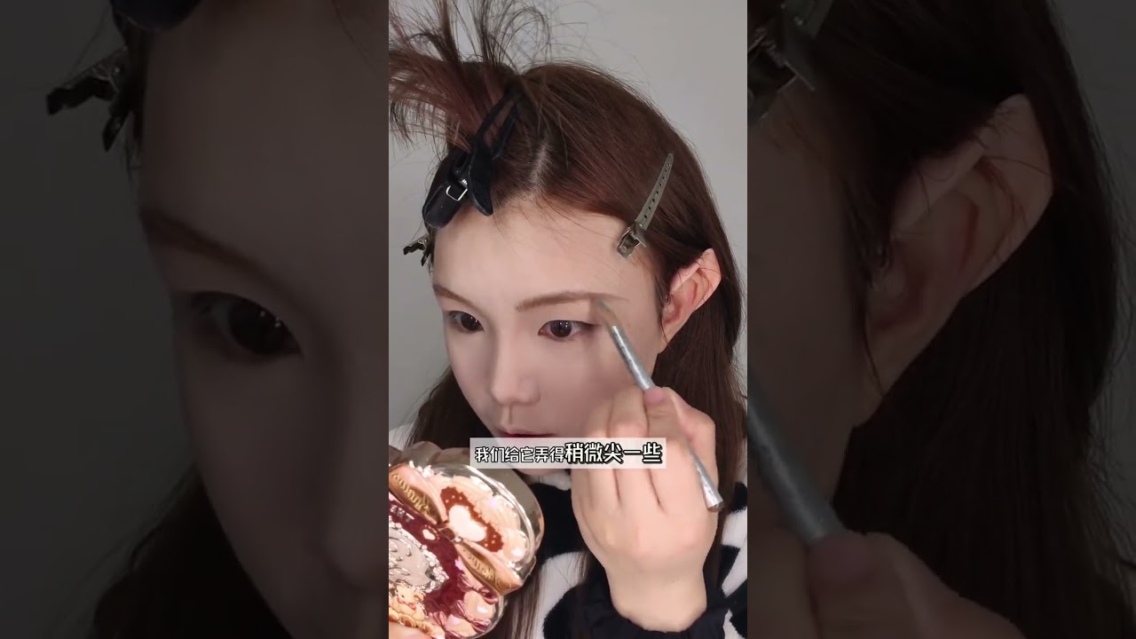 Elevate Your New Year's Visits with a Luxe Smoky Eye Look