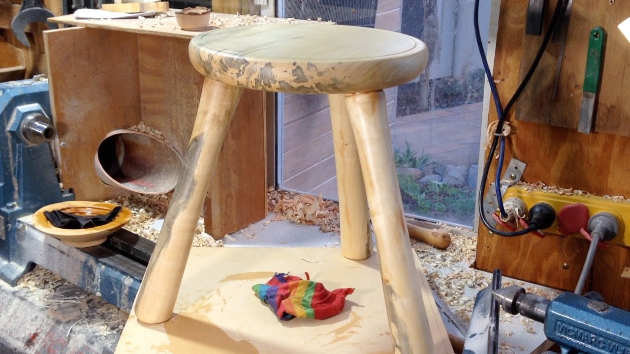 Richard Raffan turns a stool for the 4-Ways series of projects.