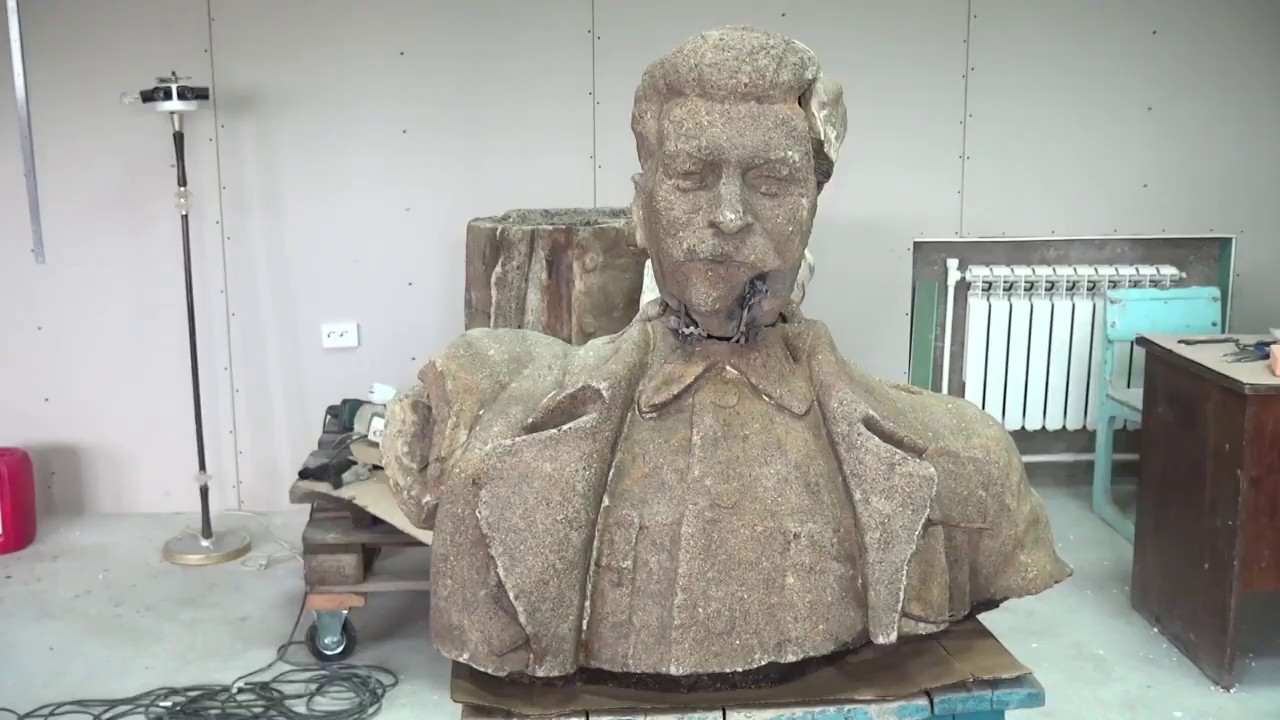 Russian Town Dredges Up Stalin Statue, Old Divisions