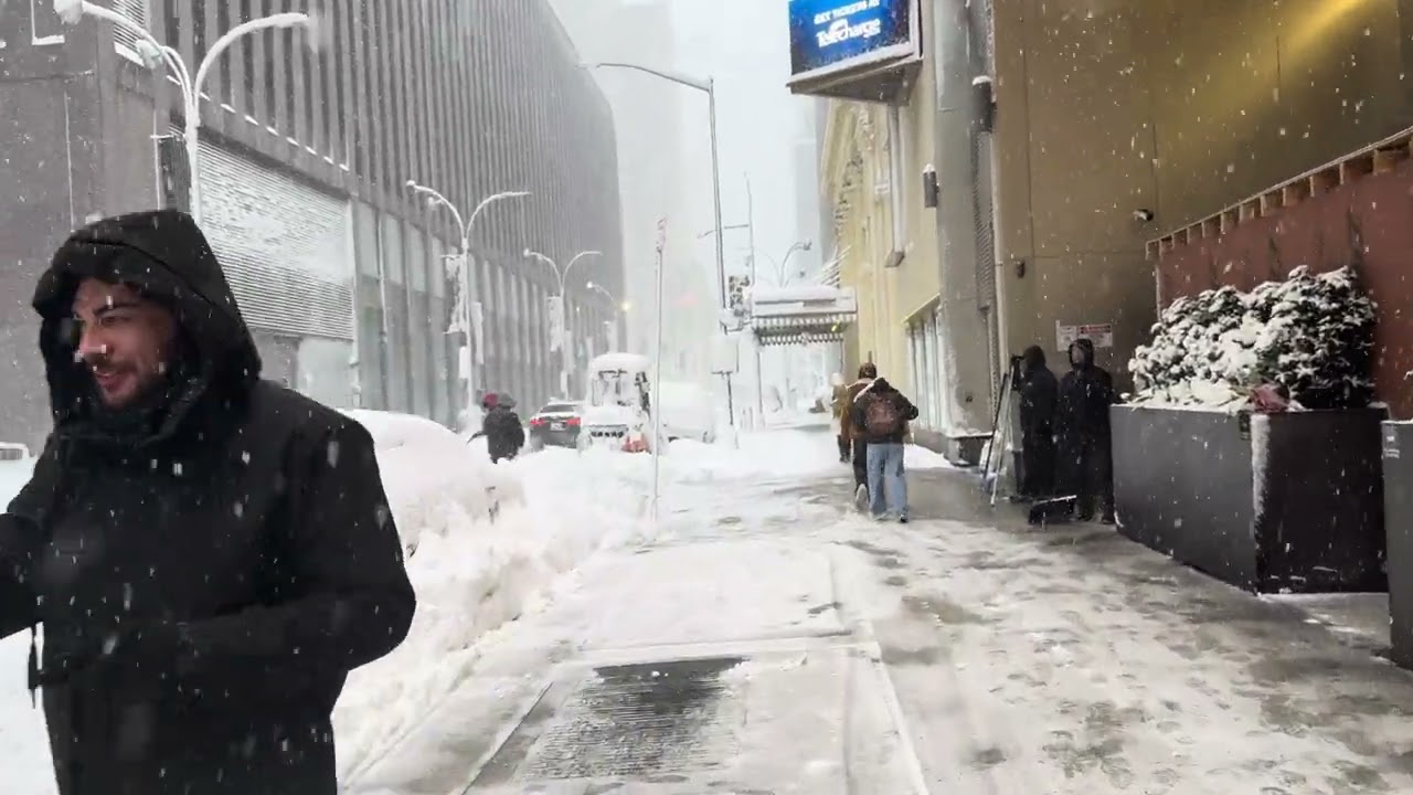 Life Goes On During a NYC Blizzard ❄️ Real Walk