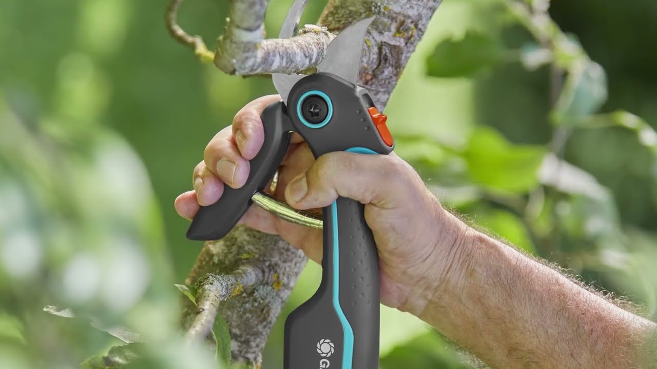 GARDENA | Akkuk&auml;ytt&ouml;iset puutarhasakset / oksasakset AssistCut