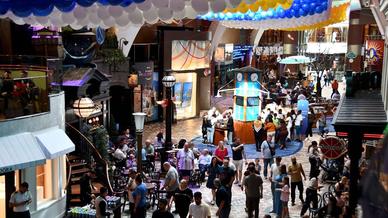 Royal Caribbean Allure of the Seas &mdash; Королевский променад &mdash; Палуба 5