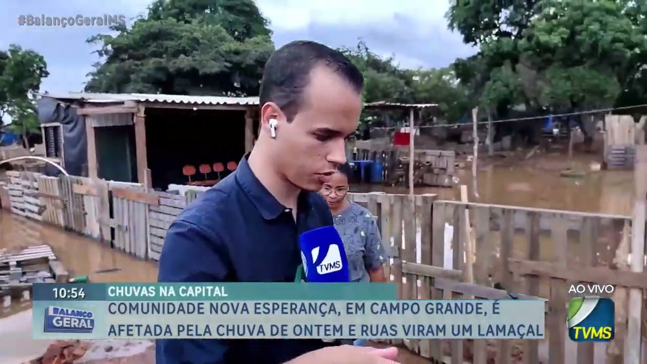 Comunidade Nova Esperan&ccedil;a, em Campo Grande, &eacute; afetada pela chuva de ontem e ruas viram um lama&ccedil;al