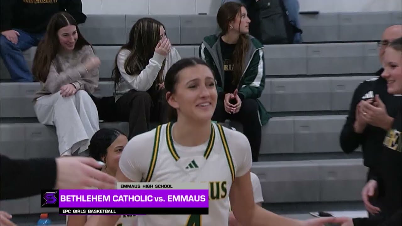 Баскетбольный матч среди девушек в рамках EPC - Bethlehem Catholic против Emmaus.