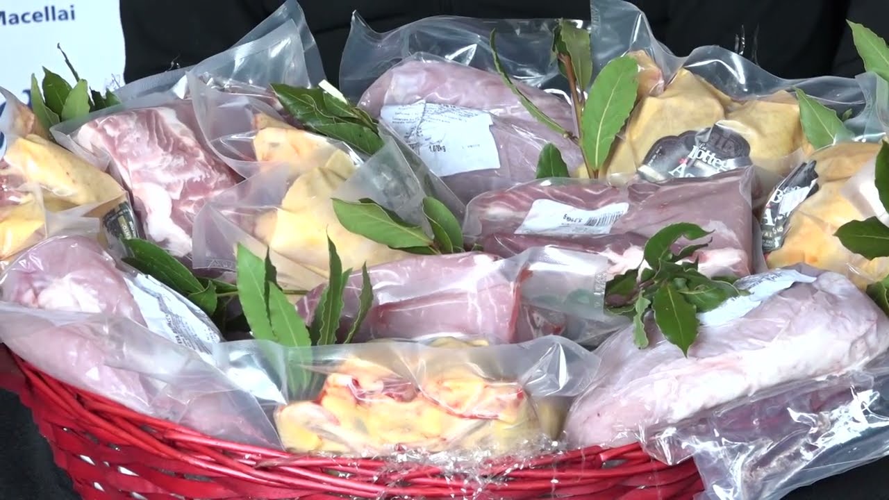 Mense Caritas, ogni settimana 30 kg di carne dai macellai di Confcommercio Arezzo