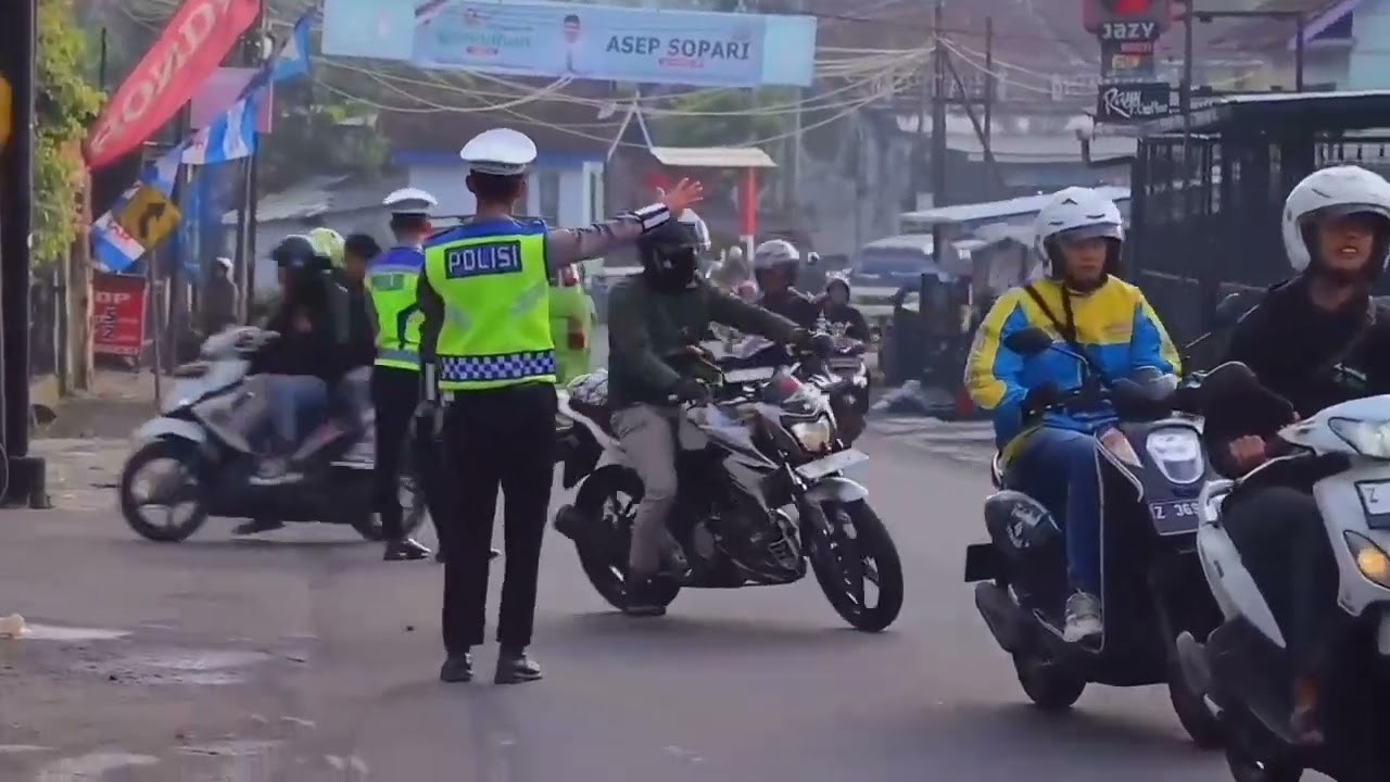 Pelayanan Gatur Pagi Oleh Anggota Polres Tasikmalaya