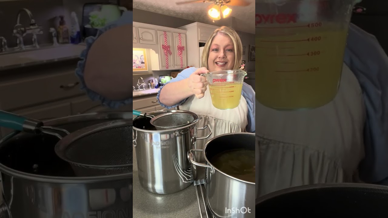Насладитесь вкусом: мой домашний куриный бульон, приготовленный с любовью в банке.