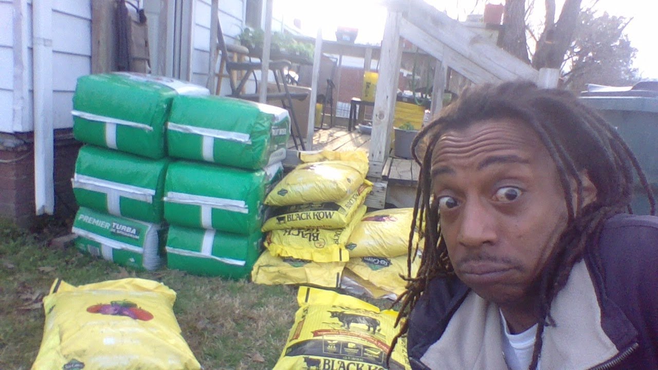 WHAT IS THE BEST SOIL TO USE FOR YOUR GARDEN & RAISED BEDS | What is the difference?
