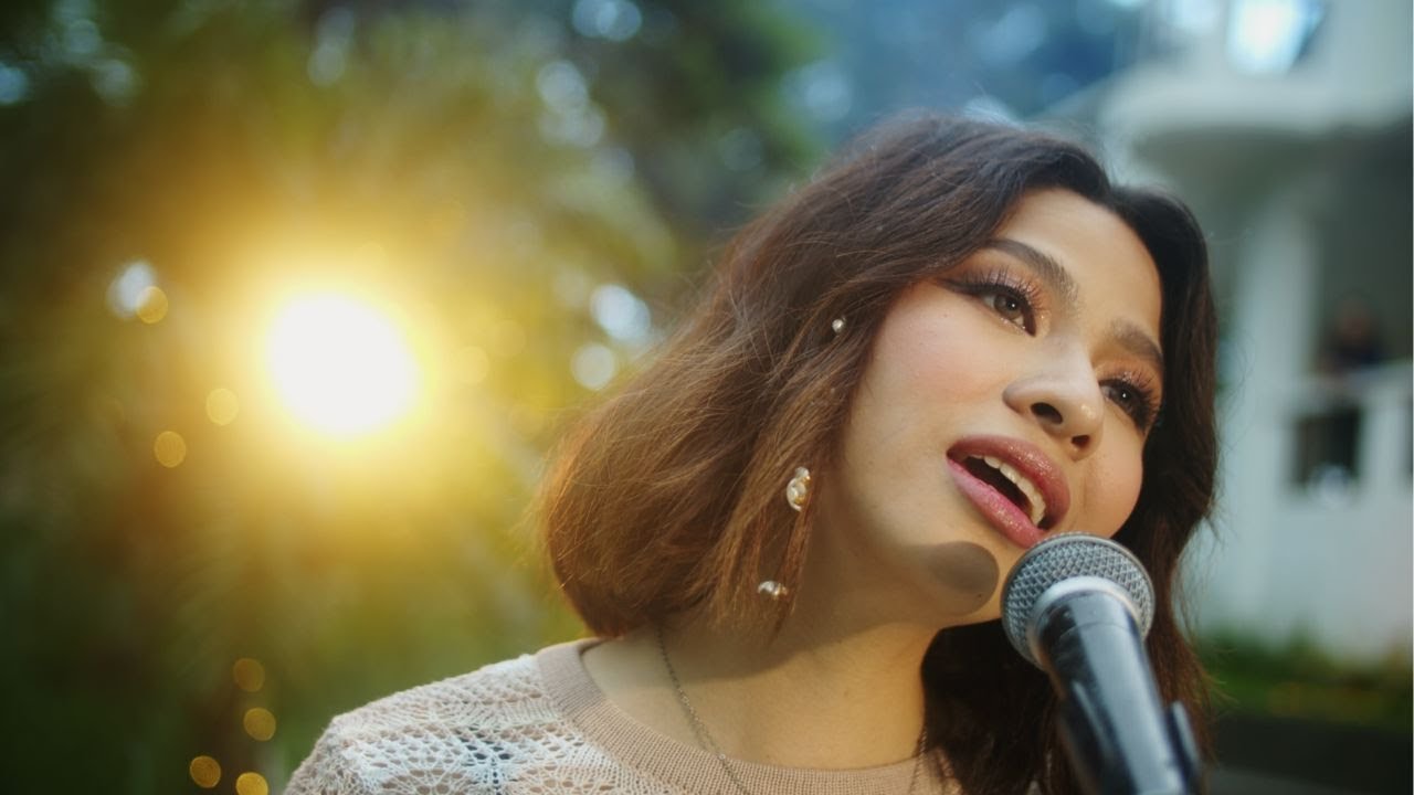 Sandig (Acoustic Performance) - Janine