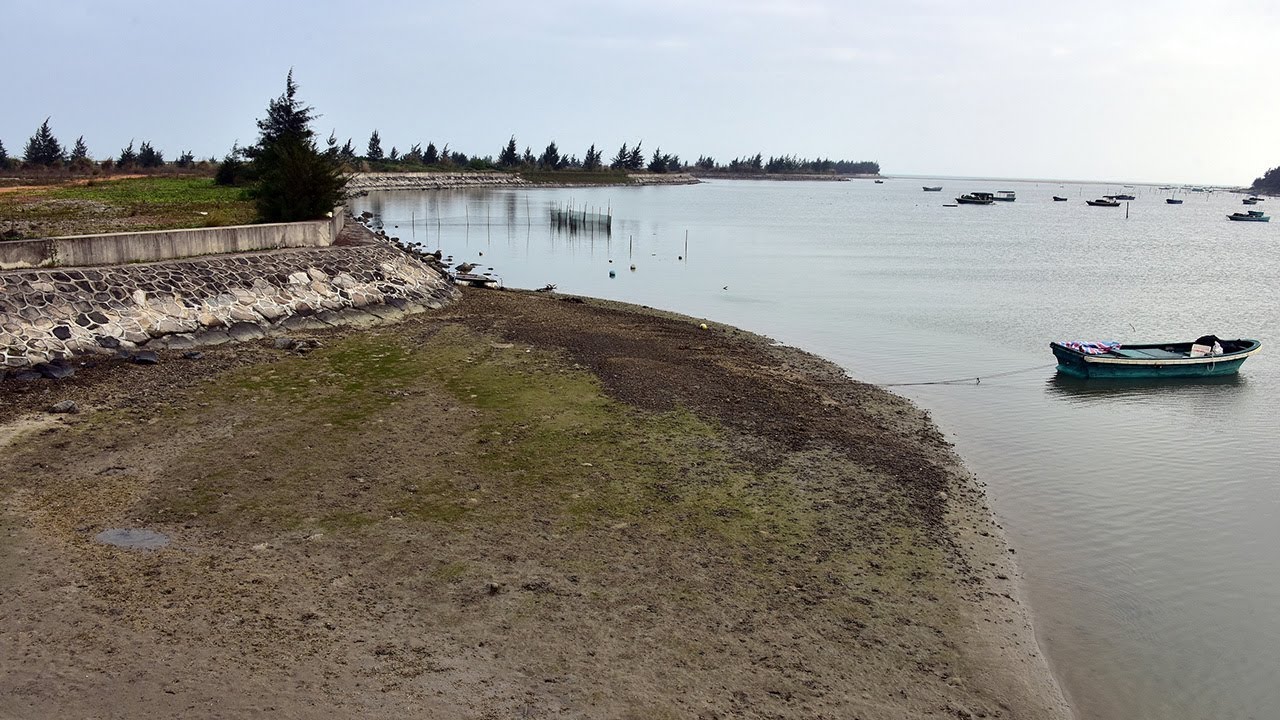 01/23/2018: China checks land reclamation | Will China&rsquo;s aging problem shadow its economy?