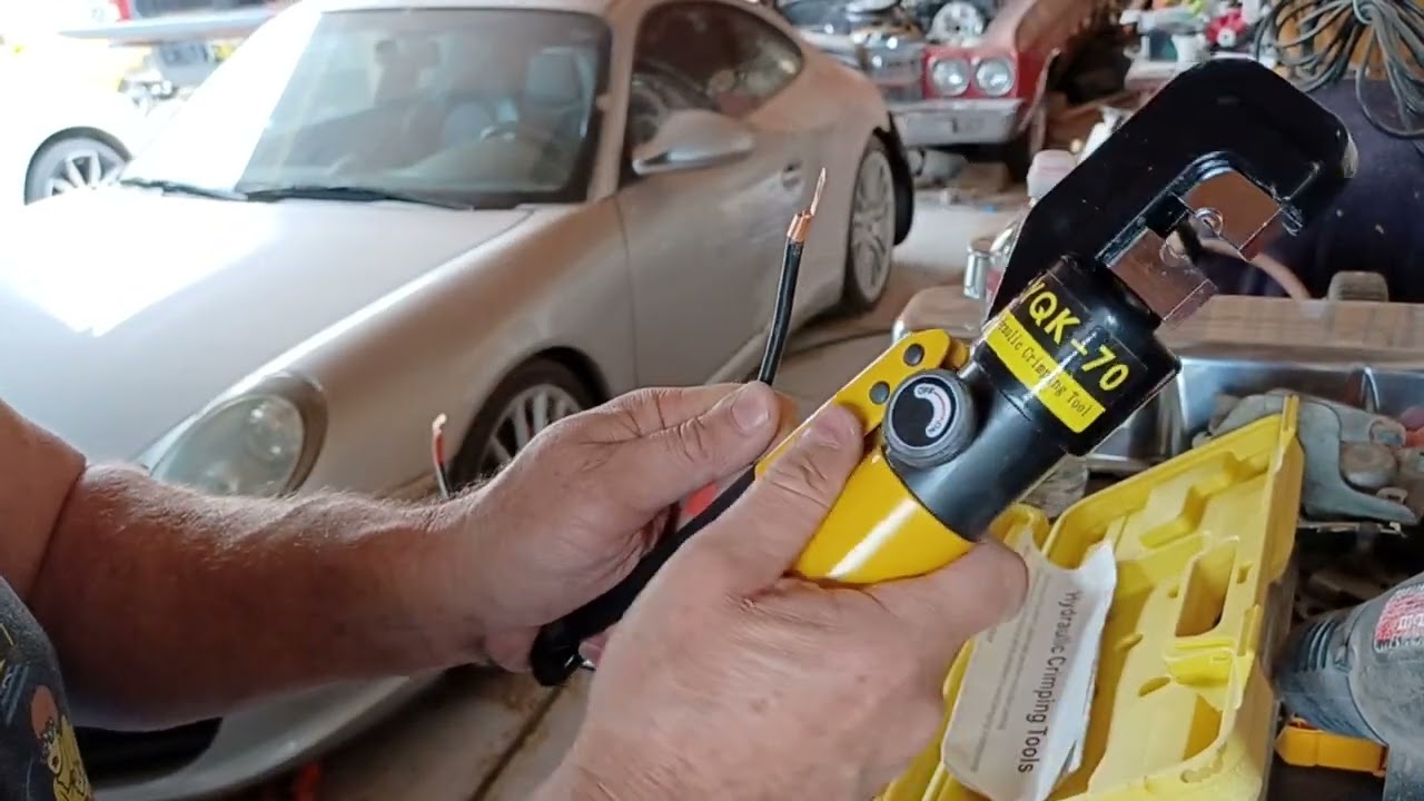 Как заменить боковые клеммы автомобильного аккумулятора на верхние в Chevrolet Chevy C5 Corvette