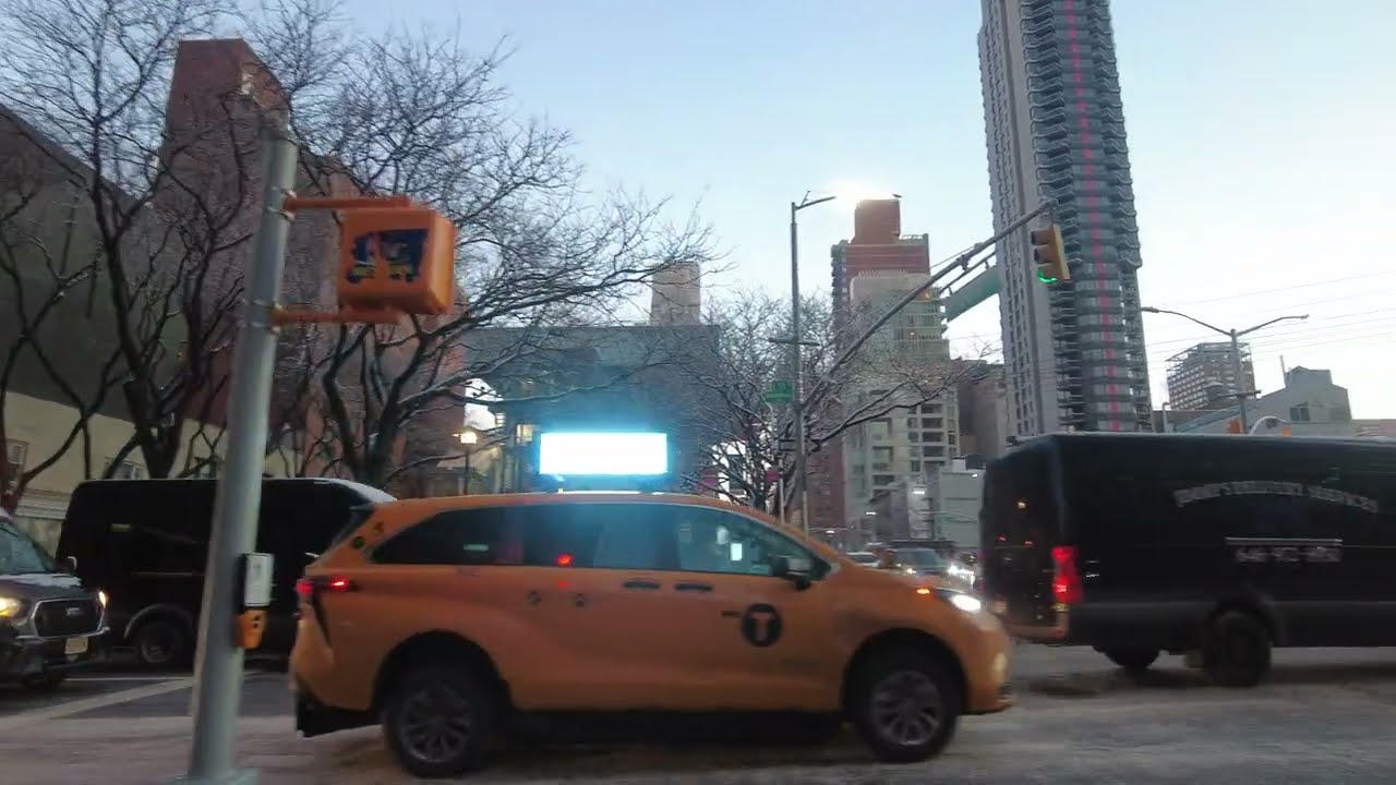 Heading to the Roosevelt Island Tram in NYC 🇺🇸