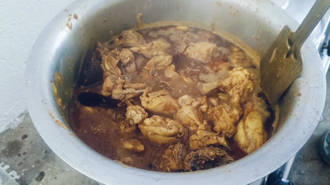 आज हम लोगों ने होली के अवसर पर चिकन बनाया दोस्तों और खूब  खाया दोस्तों #chickenrecipes #chickenvlog