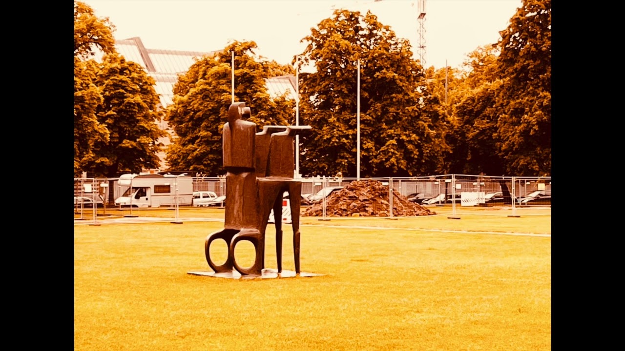 Waiting for the lights to turn green - Heathcliff