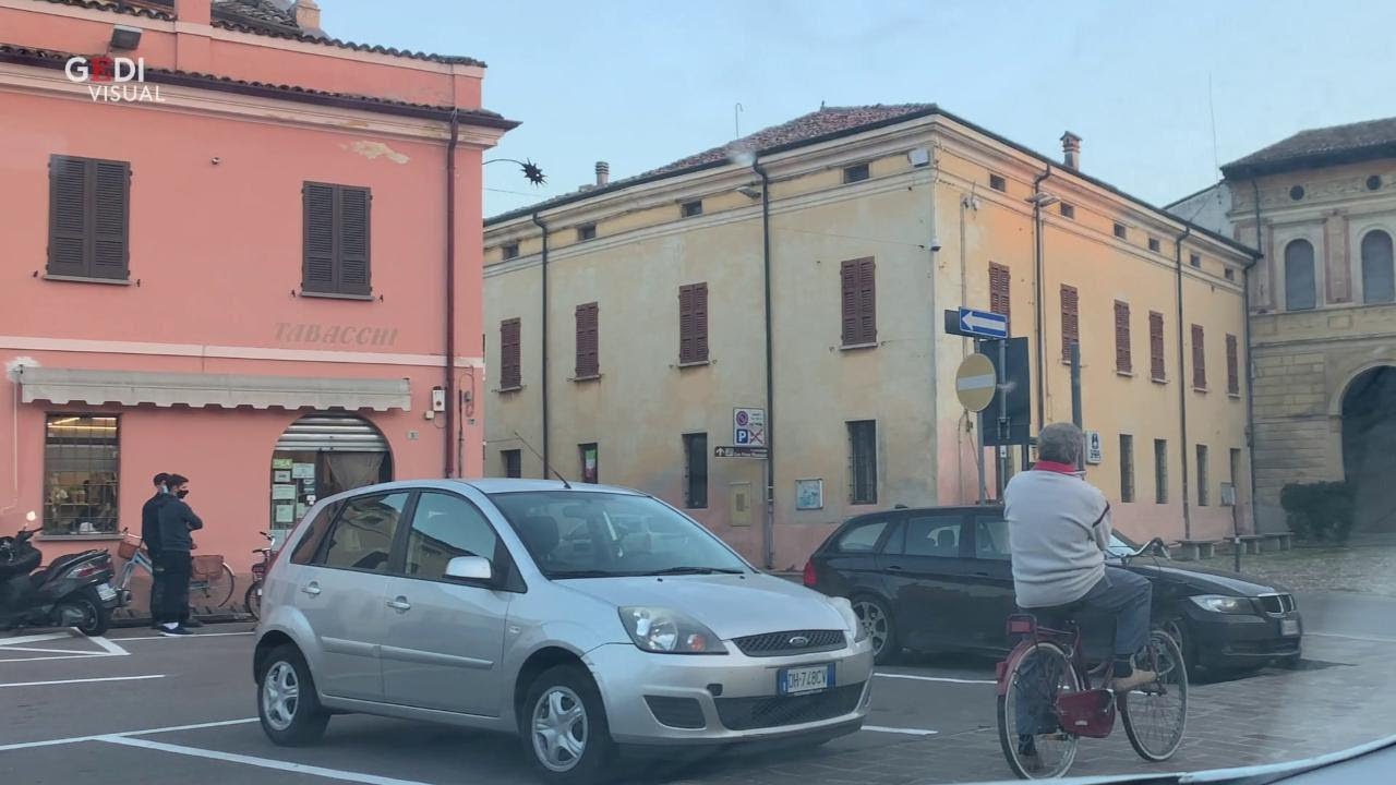 Viaggio a Bozzolo: strade quasi deserte nel paese in piena emergenza