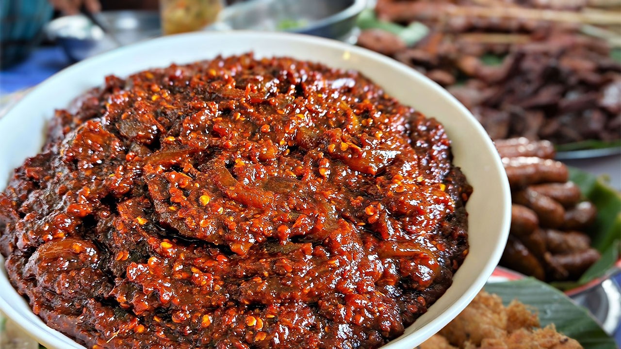 วิธีทำแจ่วบองของลาวให้แช่บ - ແຈ່ວບອງ🥢 The Secret of Luang Prabang: How to Make Jeow Bong 🤫🌶️🔥
